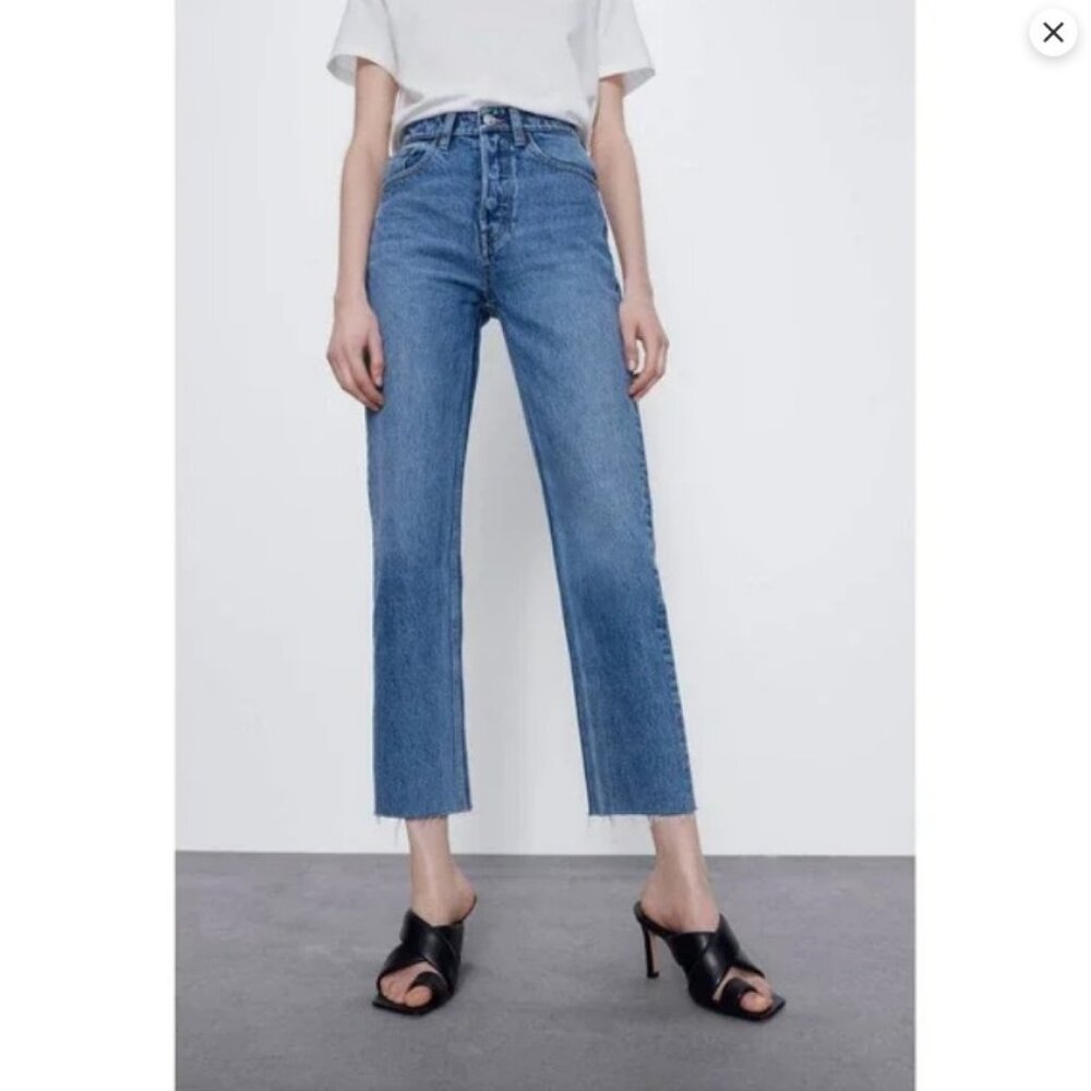 2/$30 Zara Straight Leg Raw Hem Medium Wash Cropped Jeans Size 4 #2221